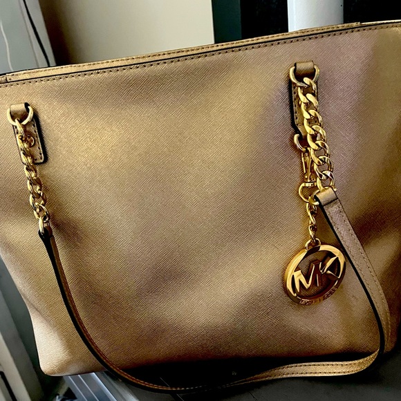 🚫 SOLD 🚫 Michael Kors Gold Purse - Picture 1 of 6